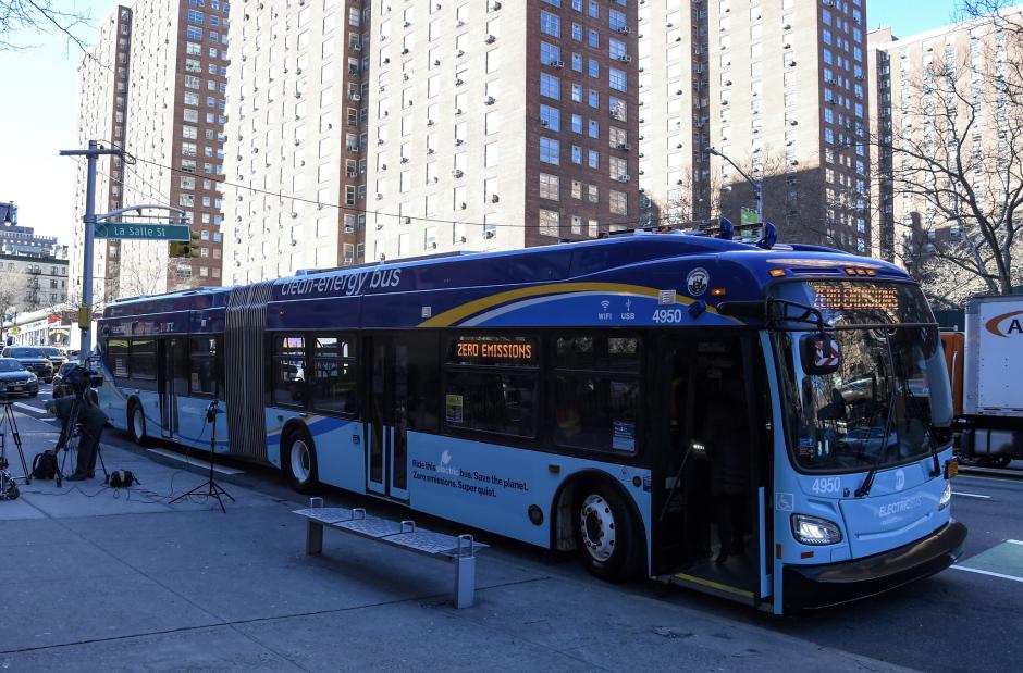 An M60 articulated electric bus on a Manhattan street